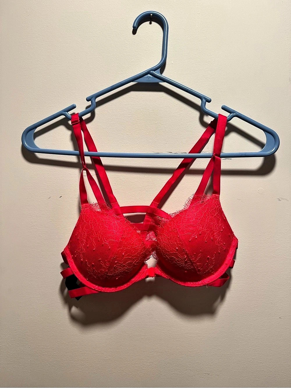 Victoria's Secret Very Sexy Push-Up Bra Lace Red 32DD Like New
